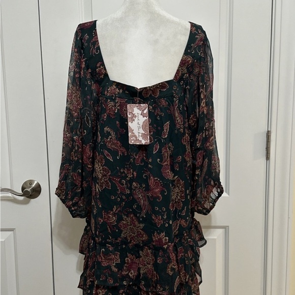 Band Of The Free Dresses & Skirts - Band of the free Mandy floral long sleeve dress size large color pine berry